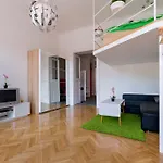 F4 Fiumei Apartment